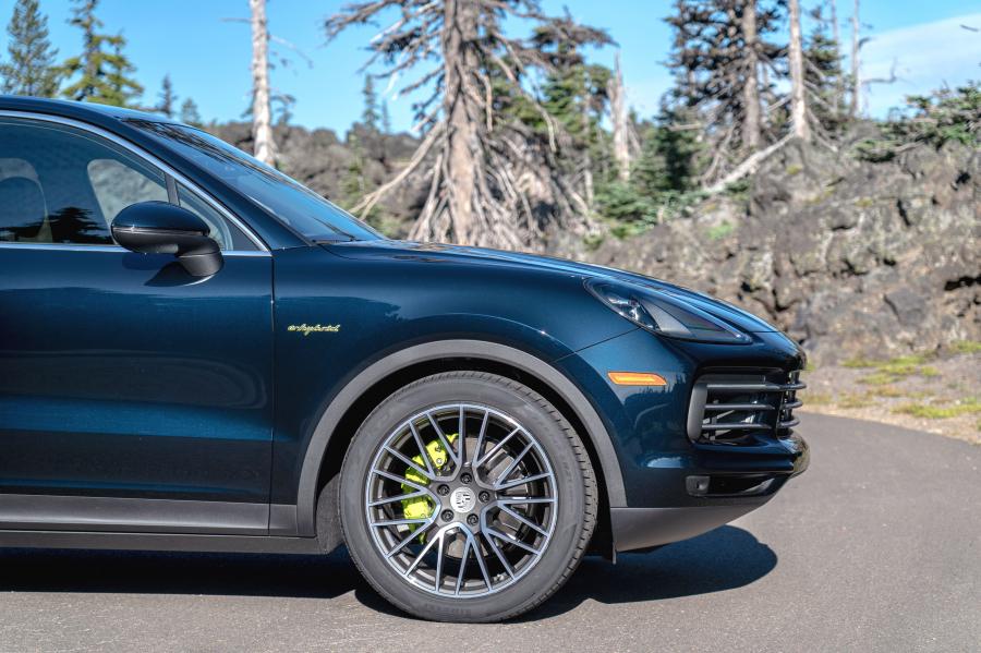 Детали экстерьера Porsche Cayenne E-Hybrid (PO536) 2018 года  (NA) (фото 23 из 38)
